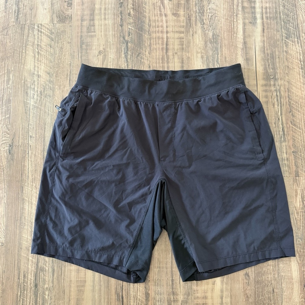 Lululemon Mens The Linerless Shorts Black 9" XL Casual Gym Athletic Travel